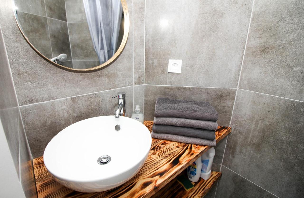 Charmant T2 En Coeur De Ville - 2 Lits + Lit Bebe - Wifi - Imprimante Каркассонн Екстер'єр фото